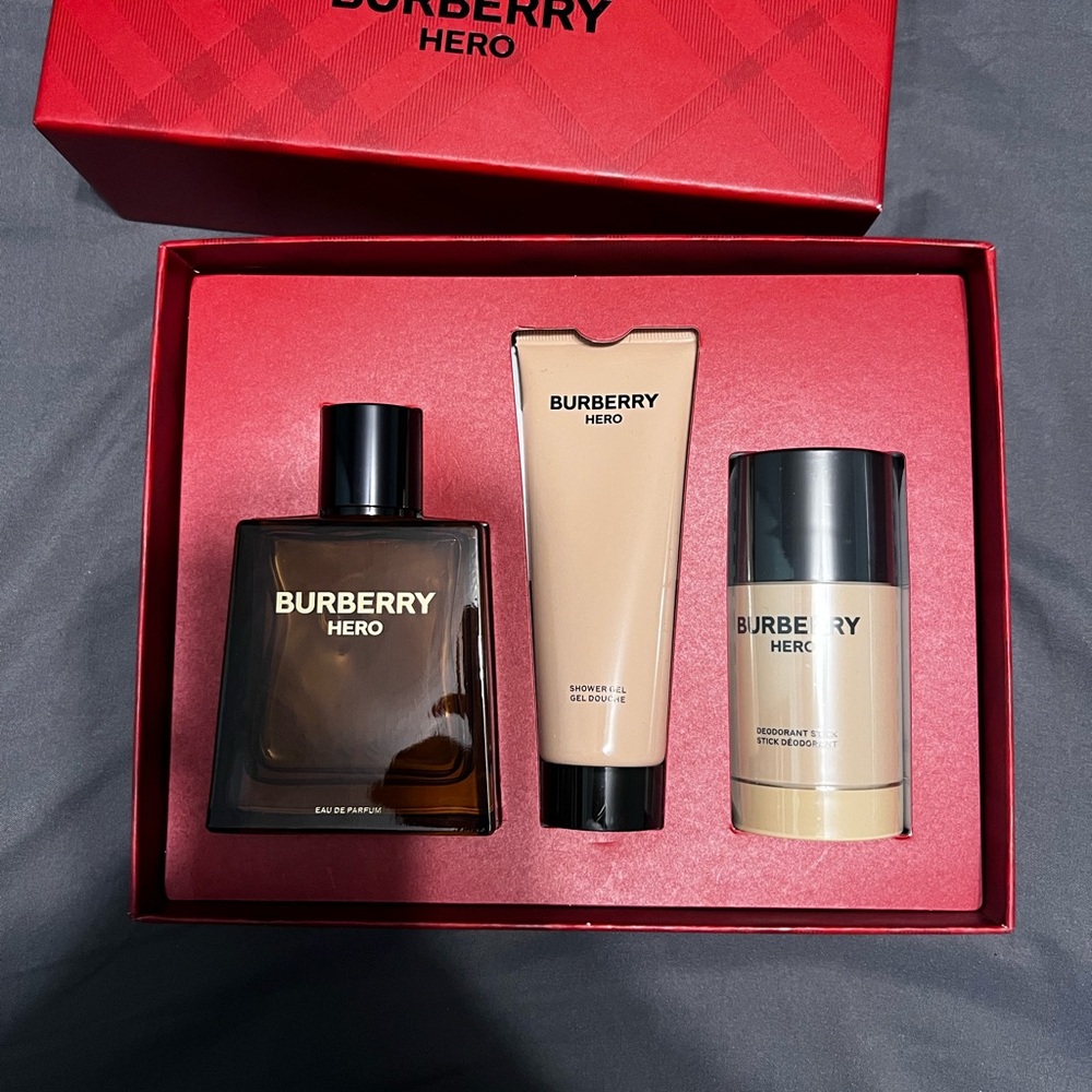 Burberry Black and Cream Shaving Set